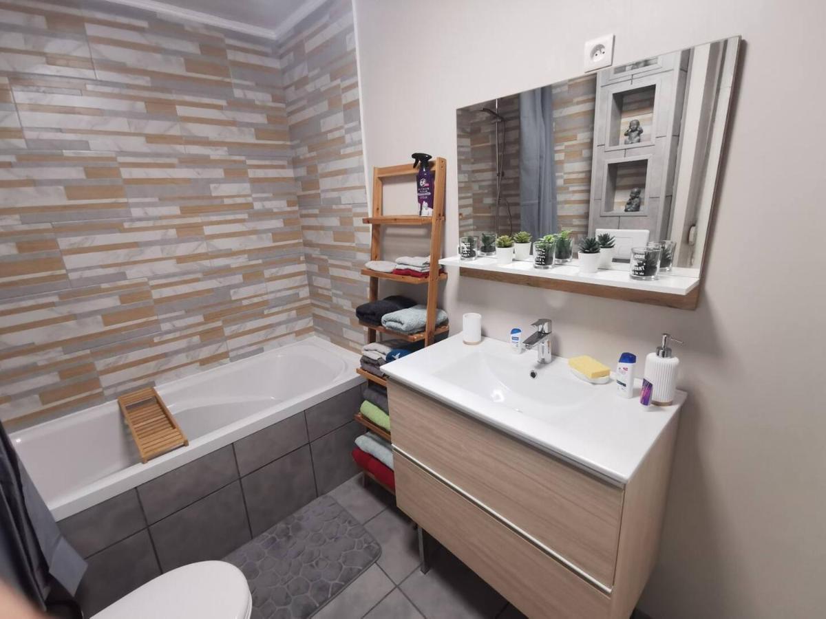 L'Aiscal Appart-Hotel 6 Personnes Calais Luaran gambar