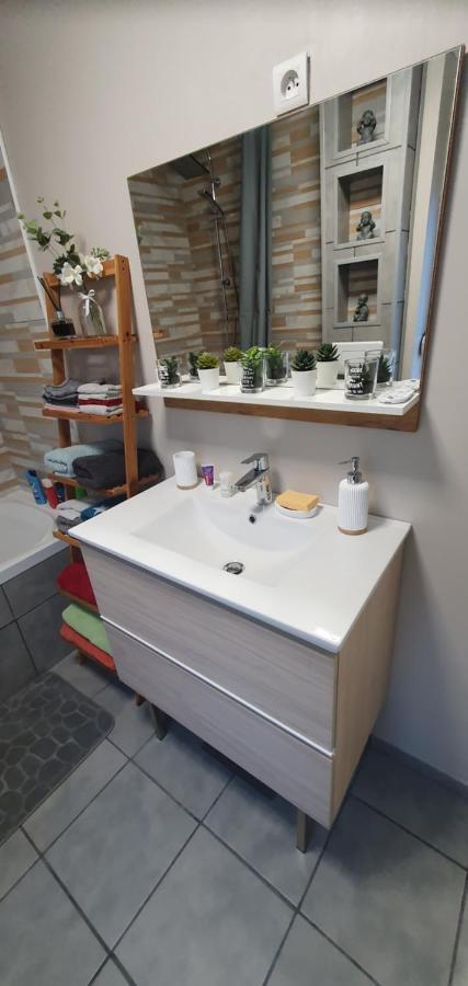 L'Aiscal Appart-Hotel 6 Personnes Calais Luaran gambar